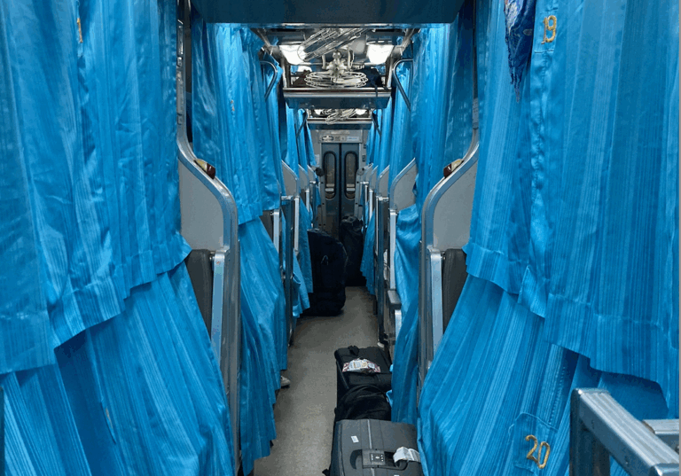 Seconde classe, train de nuit thaïlandais.